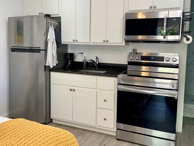 Welcome to this charming, fully furnished tiny home currently - photo 8
