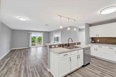 Welcome to easy living at a quiet condo community in the heart - photo 2