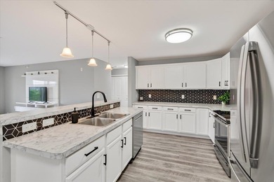 Welcome to easy living at a quiet condo community in the heart - photo 3
