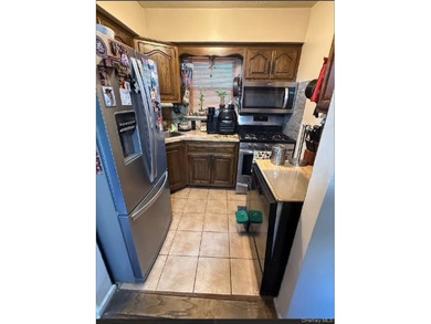 Welcome to this cozy and well-maintained 1-bedroom, 1.5-bathroom - photo 2