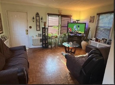 Welcome to this cozy and well-maintained 1-bedroom, 1.5-bathroom - photo 3