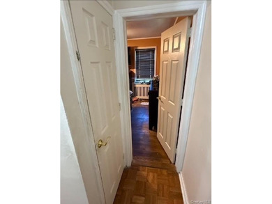 Welcome to this cozy and well-maintained 1-bedroom, 1.5-bathroom - photo 8
