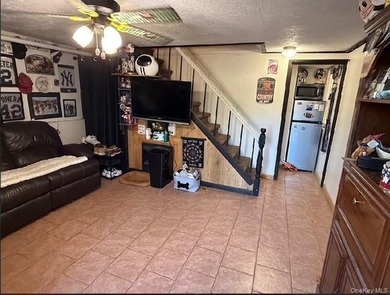 Welcome to this cozy and well-maintained 1-bedroom, 1.5-bathroom - photo 9