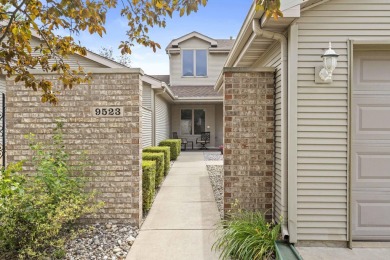 Lake Townhome/Townhouse For Sale in Crown Point, Indiana