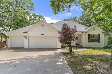 Enjoy lake life in this beautiful 4-bedroom, 3 bath home with a - photo 1
