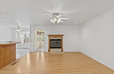 Enjoy lake life in this beautiful 4-bedroom, 3 bath home with a - photo 3