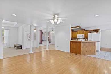 Enjoy lake life in this beautiful 4-bedroom, 3 bath home with a - photo 4