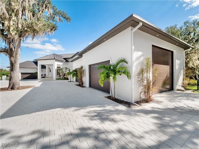 A rare Waterfront estate offering privacy, scale, and true - photo 7