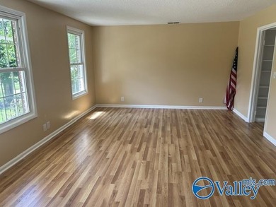 Location-Location 3/4 bedroom home, 5 baths (2-full, 1-3/4 - photo 3