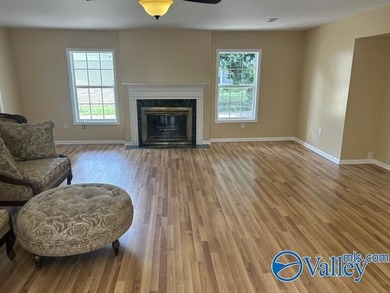 Location-Location 3/4 bedroom home, 5 baths (2-full, 1-3/4 - photo 4