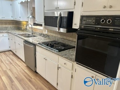 Location-Location 3/4 bedroom home, 5 baths (2-full, 1-3/4 - photo 10