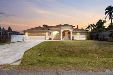 This beautifully maintained South Venice home offers the perfect - photo 1