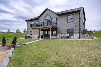 Enjoy lake living with all the amenities the area affords! This - photo 1
