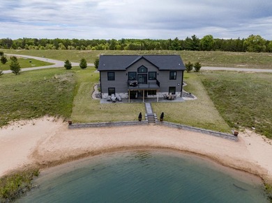 Enjoy lake living with all the amenities the area affords! This - photo 2