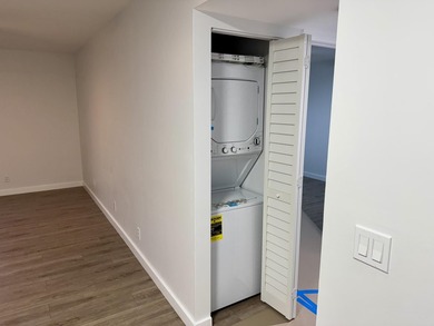 No Age Restrictionspletely Renovated End-Unit Condo Move in - photo 5
