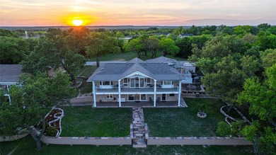 Welcome to your private retreat overlooking beautiful Lake - photo 3