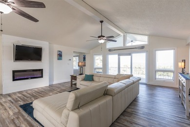 Welcome to your private retreat overlooking beautiful Lake - photo 6