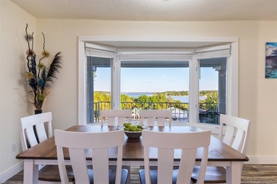 Welcome to your private retreat overlooking beautiful Lake - photo 9