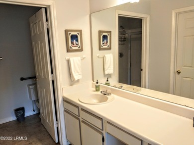 Move in ready fully furnished. Brand new HVAC system . Would - photo 31