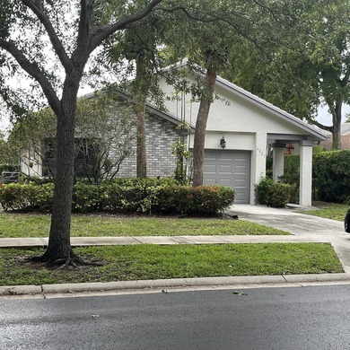 55+ COMMUNITY, HOA REQUIERES 20% DOWN PAYMENT. GREAT COMMUNITY - photo 1