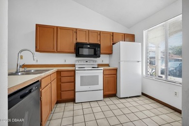Welcome to low-maintenance living in the heart of Port Orange! - photo 3