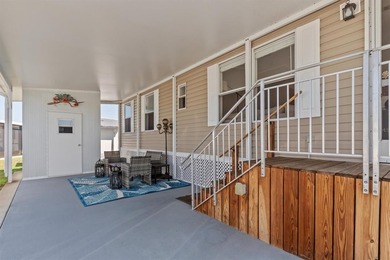 Absolutely adorable and move-in ready, this 2-bedroom, 2-bath - photo 4