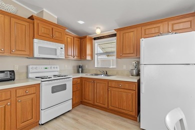 Absolutely adorable and move-in ready, this 2-bedroom, 2-bath - photo 10