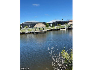 Location, location. Why not build your dream home on a canal and - photo 1
