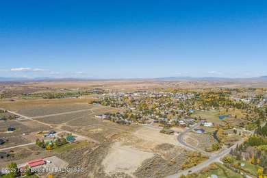 Great investment opportunity! This parcel offers an ideal - photo 2