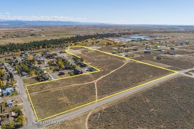 Great investment opportunity! This parcel offers an ideal - photo 7