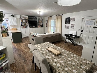 Beautifully Updated 3BR/1BA Home with Spa, Workshop & Fully - photo 8