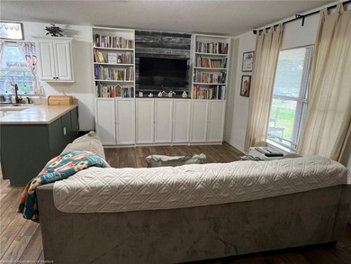 Beautifully Updated 3BR/1BA Home with Spa, Workshop & Fully - photo 9