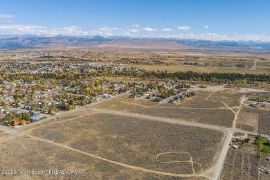 Great investment opportunity! This parcel offers an ideal - photo 9