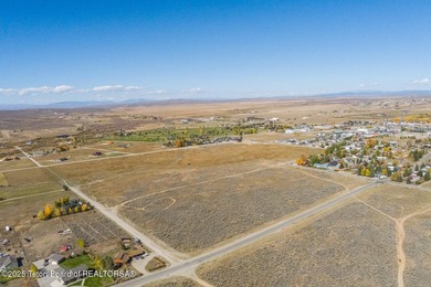 Great investment opportunity! This parcel offers an ideal - photo 2