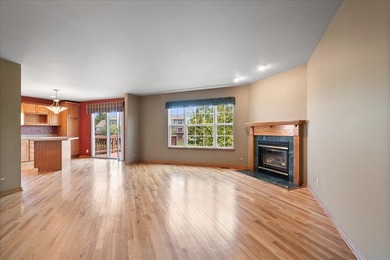 Welcome to this beautifully maintained end-unit townhome - photo 11