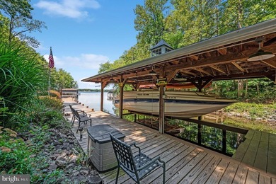 Welcome to an exceptional waterfront retreat on the widest and - photo 12