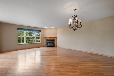 Welcome to this beautifully maintained end-unit townhome - photo 12