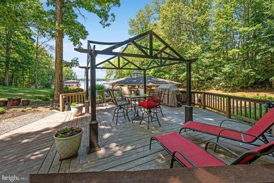 Welcome to an exceptional waterfront retreat on the widest and - photo 13