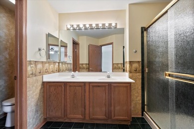 Welcome to this beautifully maintained end-unit townhome - photo 15