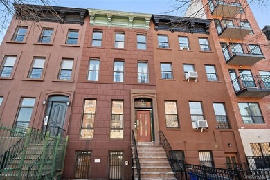 4 Family, plus 6 SRO's, a total of 10 apartments with a yearly - photo 2