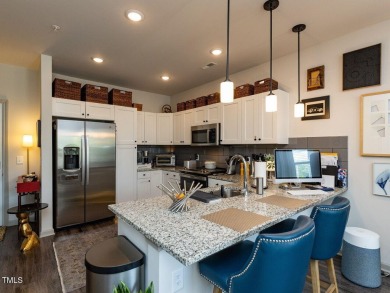 Beautiful Modern design Condo in a Building with Residential