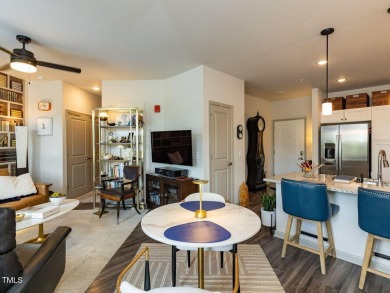 Beautiful Modern design Condo in a Building with Residential