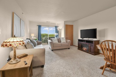 This well-maintained 1-bedroom condo offers a comfortable - photo 3