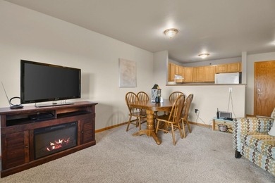This well-maintained 1-bedroom condo offers a comfortable - photo 4