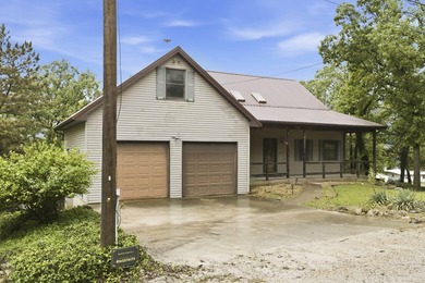 Some houses have curb appeal.This one has a reputation.The kind - photo 6