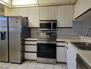 This is a 2 bedroom, 2 bath unit in Golfview Golf and Racquet - photo 15