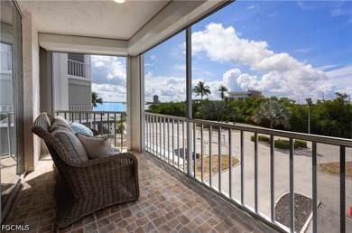 Wake up to sparkling bay views and spend your days enjoying the - photo 8