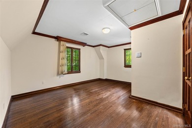 Welcome to 2 Rutland Road, a distinguished English Tudor - photo 16