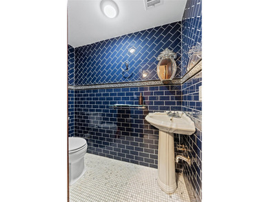 Welcome to 2 Rutland Road, a distinguished English Tudor - photo 32