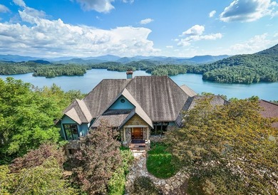 Nestled in the highly sought-after Thunderbird community, this - photo 3